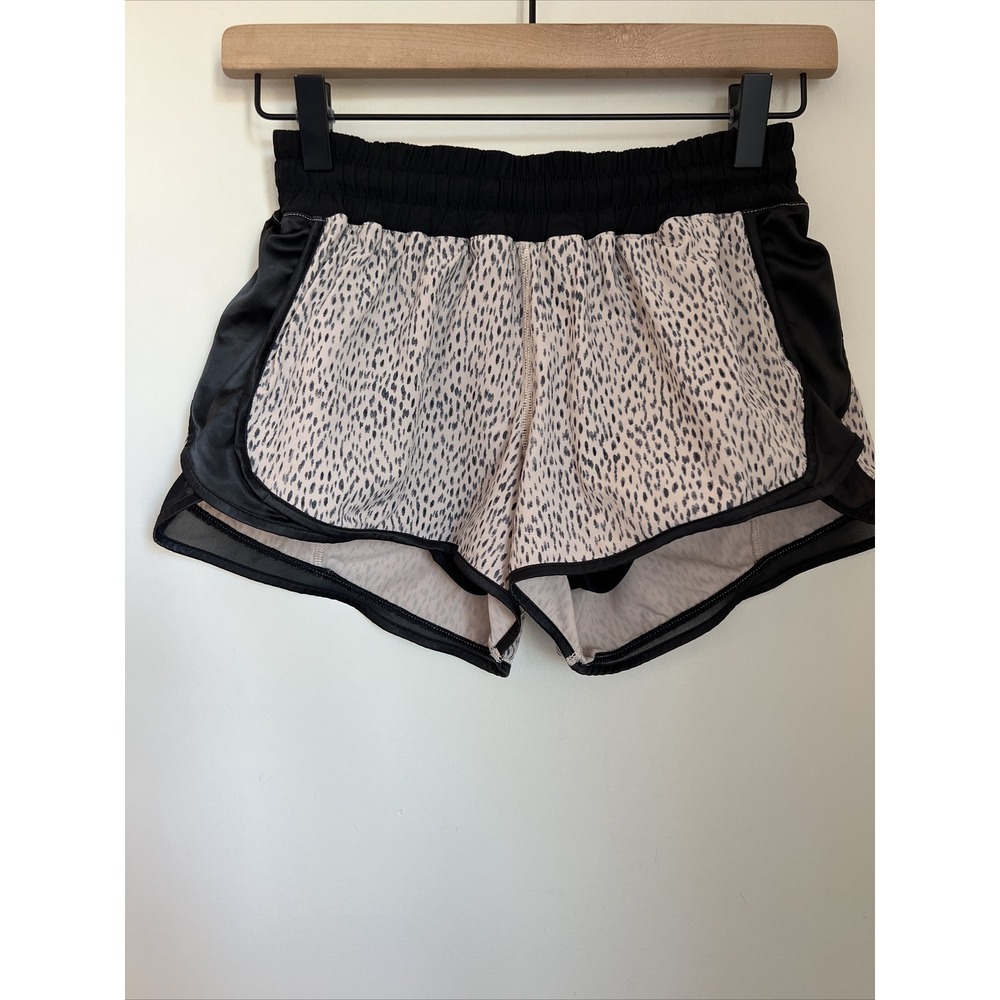 Lululemon Super Squad Short in Dottie Dash Grain Black Size 6 Athletic Run